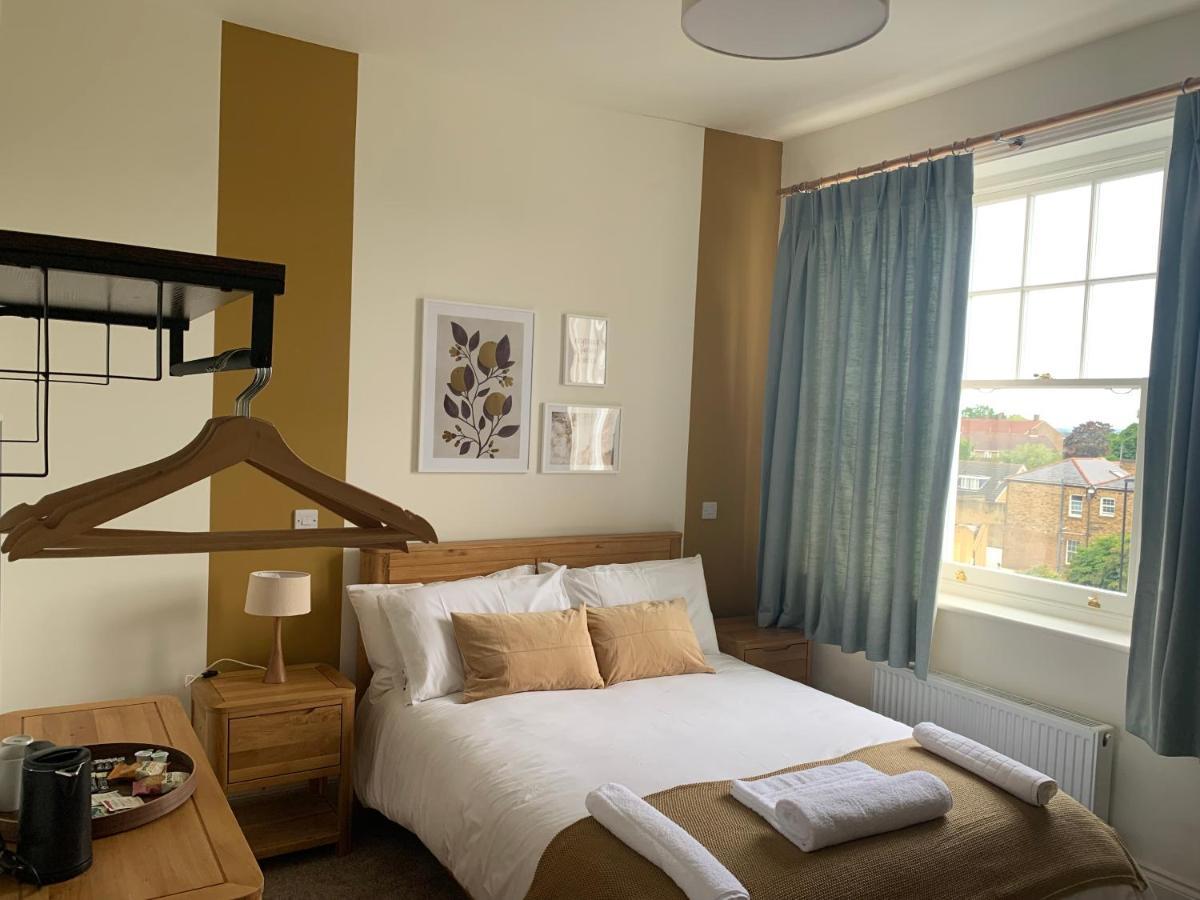The Fox & Hounds Hotel Лондон Екстериор снимка