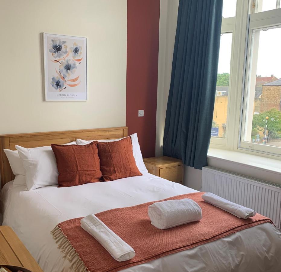 The Fox & Hounds Hotel Лондон Екстериор снимка